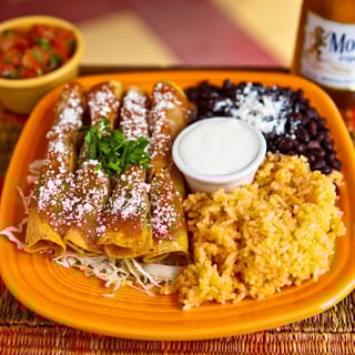 Flautas De Pollo (Crispy Rolled Chicken Tacos)